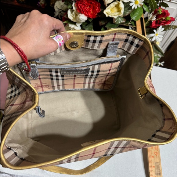 AUTHENTIC BURBERRY TOTE BAG - Picture 7 of 11